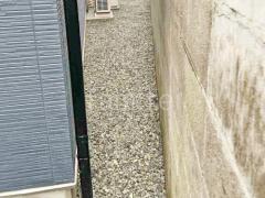 犬走り 防犯砂利敷き バラス砕石 防草シート加工