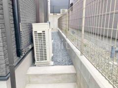 犬走り 防犯砂利敷き バラス砕石 防草シート加工