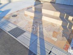 玄関アプローチ 床石貼り 乱形石 石英岩