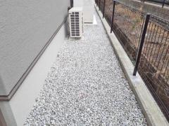 犬走り 防犯砂利敷き バラス砕石 防草シート加工