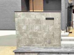 モダン門柱 壁タイル貼り タカショー セラレバンテ 郵便受けポスト YKKAP エクステリアポストG3型